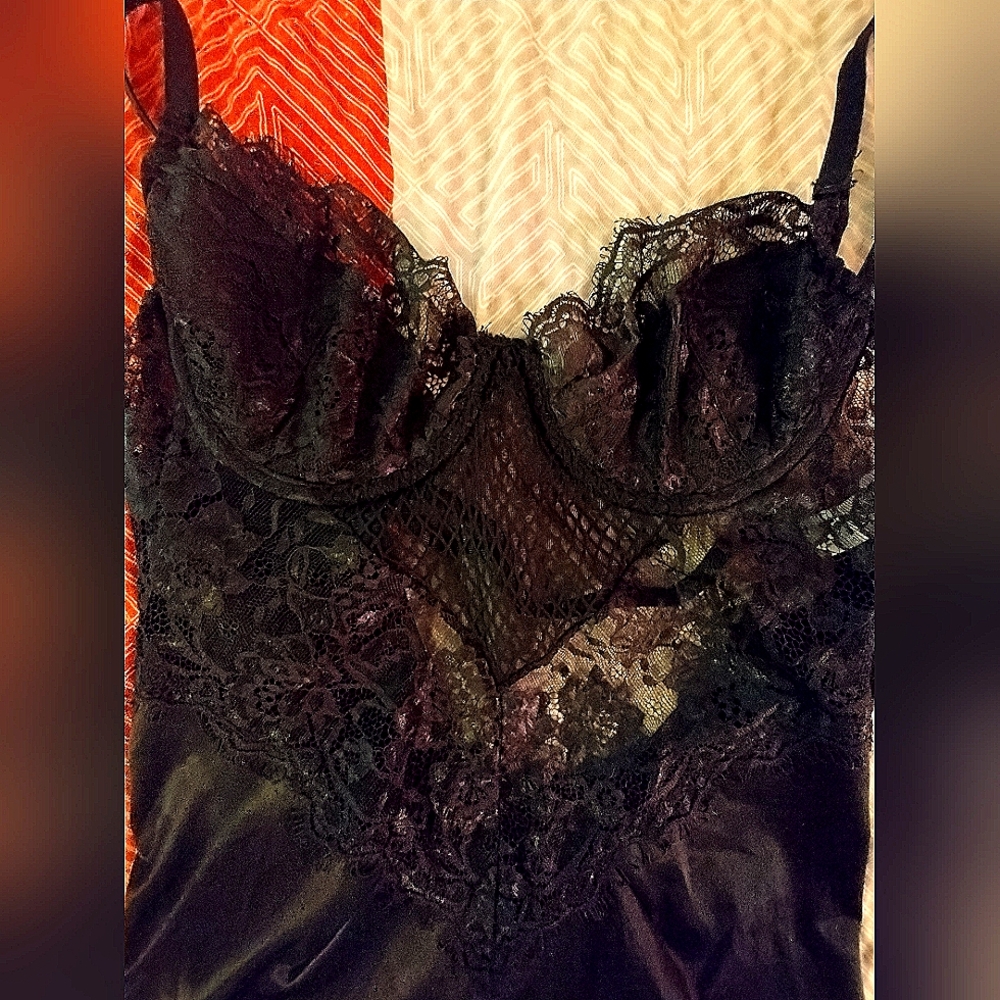 Woman's lace bodycon little black dress